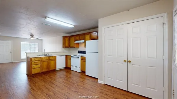 $1,150 | 1513 Hollow Hill Drive, Unit B, Bryan, TX 77802