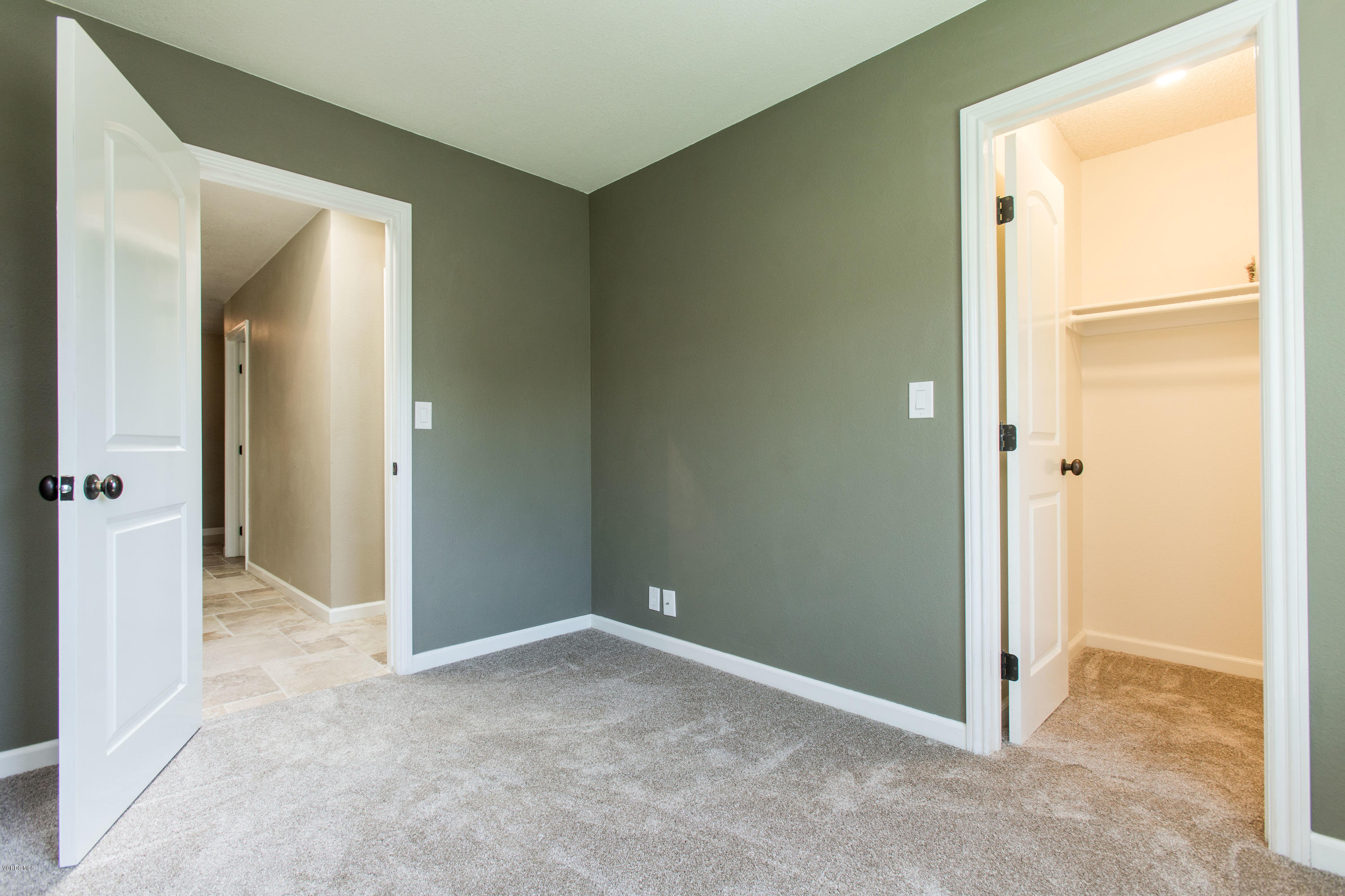 1177 Rambling Road Simi Valley, CA 93065 - Photo 32 of 56 an empty room with closet and a bathroom