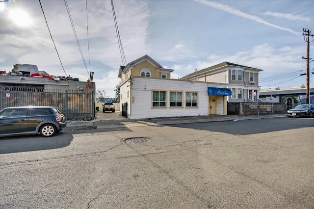 $850,000 | 1011 East 11th Street, Oakland, CA 94606