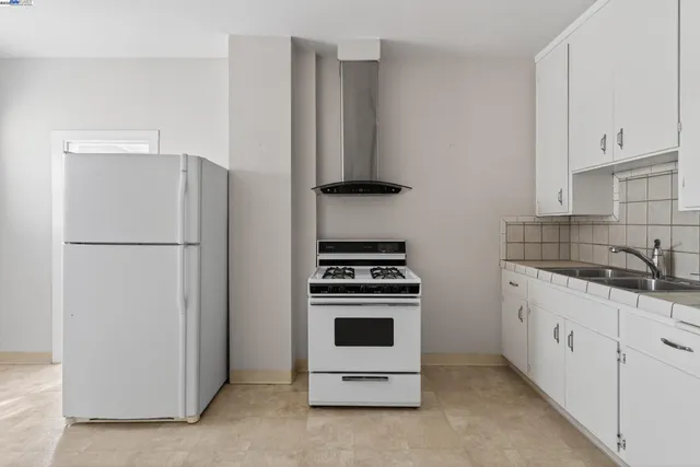 $850,000 | 1011 East 11th Street, Oakland, CA 94606