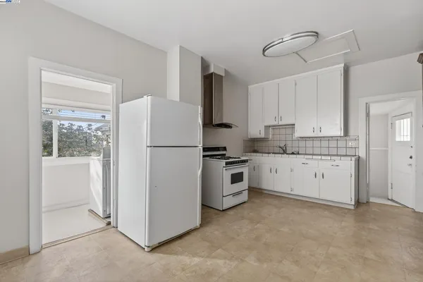 $850,000 | 1011 East 11th Street, Oakland, CA 94606