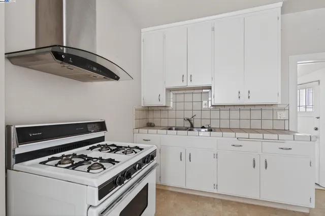 $850,000 | 1011 East 11th Street, Oakland, CA 94606