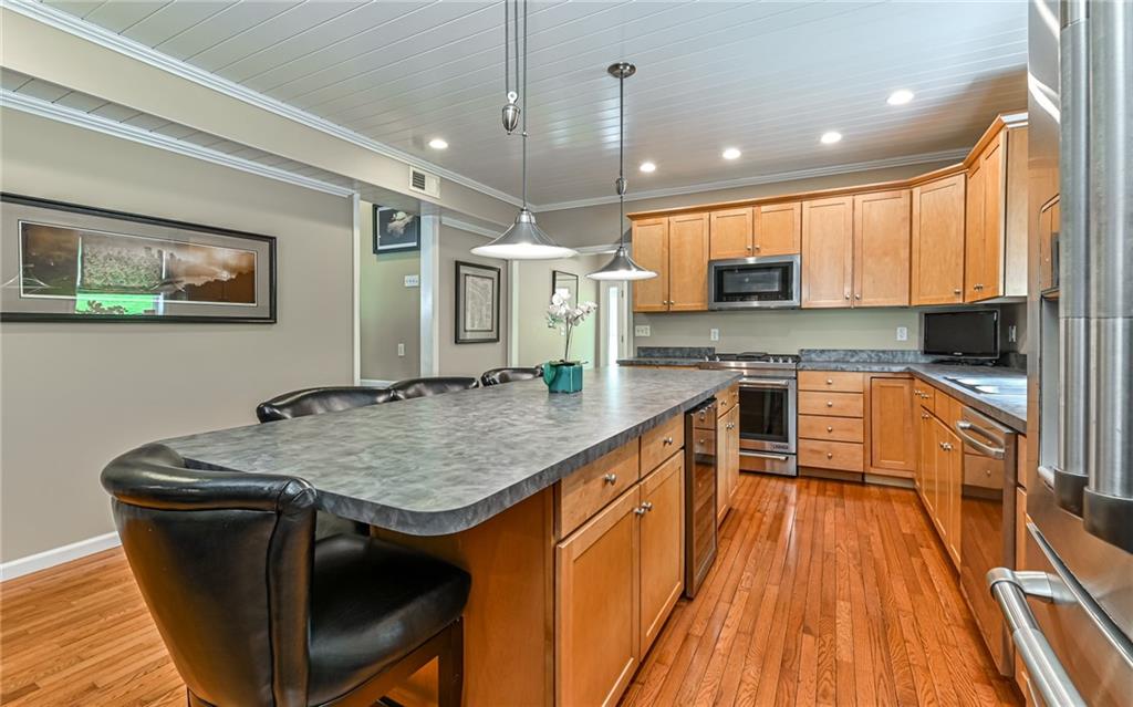 3617 Colmar Street Pittsburgh, PA 15213 - Photo 17 of 41 5 Large Counter Stools Included