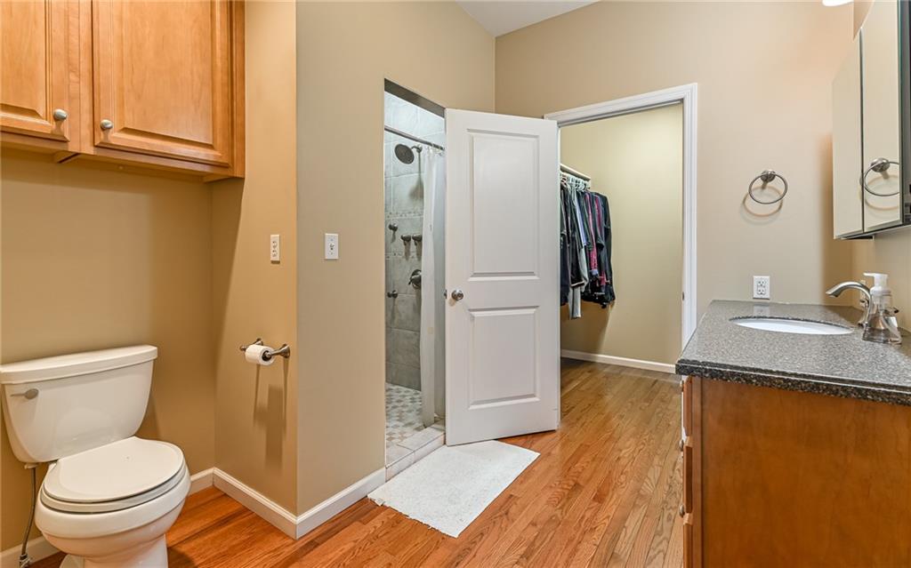 3617 Colmar Street Pittsburgh, PA 15213 - Photo 28 of 41 Primary En Suite & Walk-In Closet