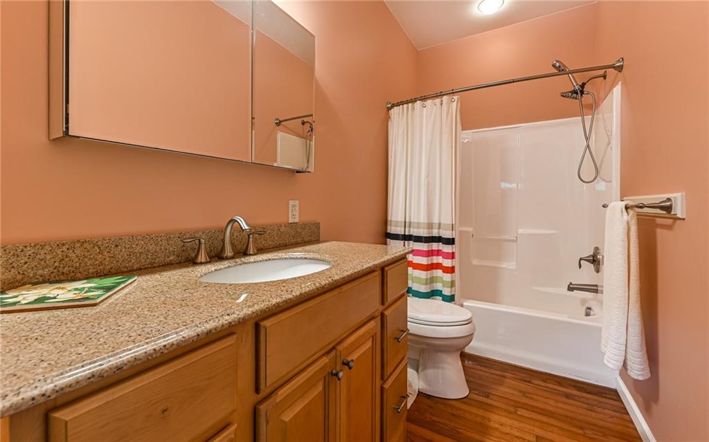 3617 Colmar Street Pittsburgh, PA 15213 - Photo 29 of 41 Upper Level Full Bath