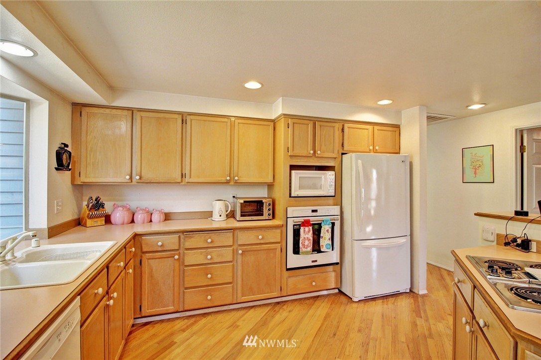 15428 Southeast 182nd Street Renton, WA 98058 - Photo 9 of 24 Gallery Image 9