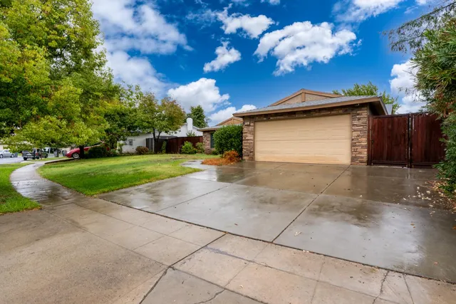 a view front of house with entertaining space