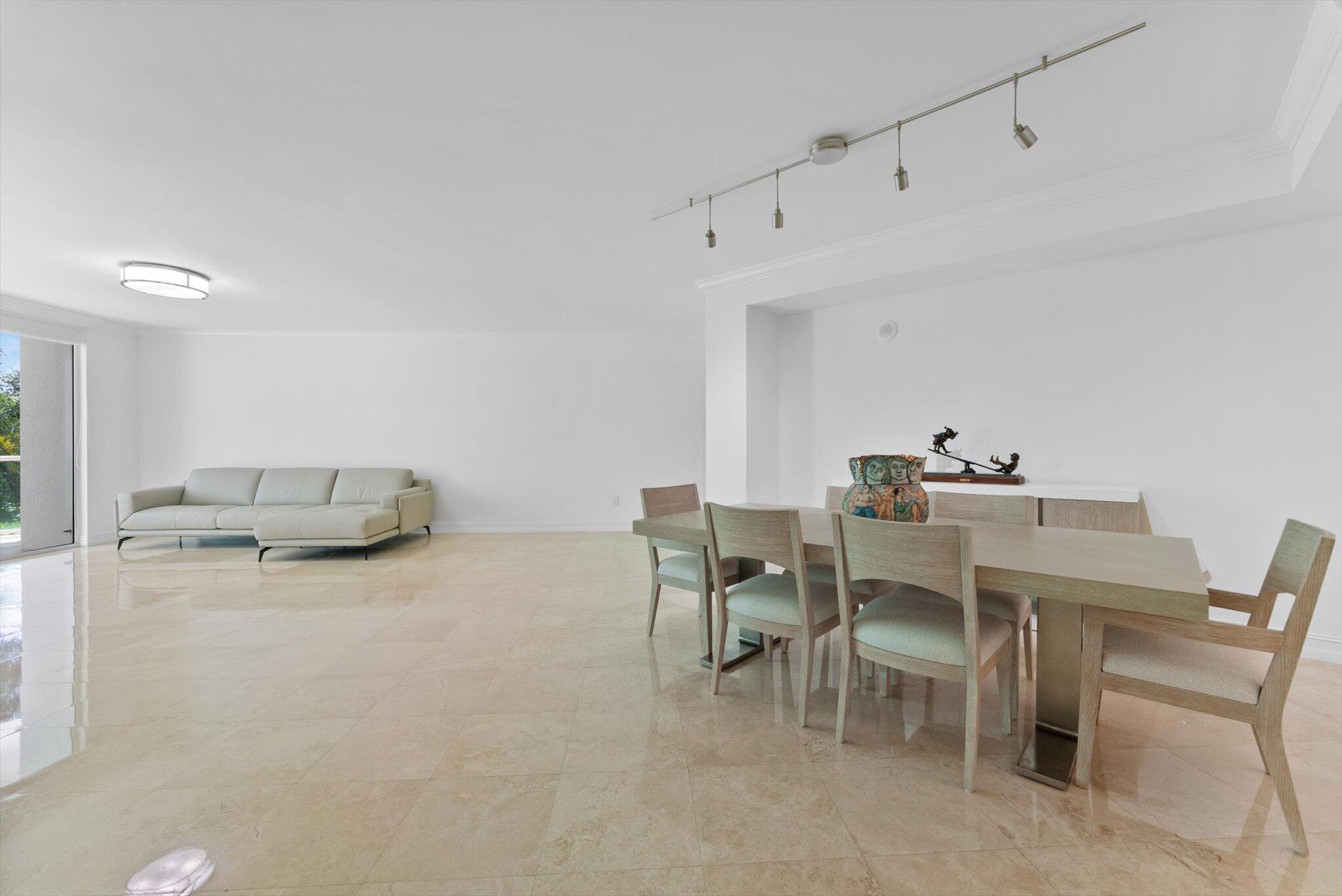 550 Southeast Mizner Boulevard, Unit B206 Boca Raton, FL 33432 - Photo 19 of 65 a view of a dining room with furniture