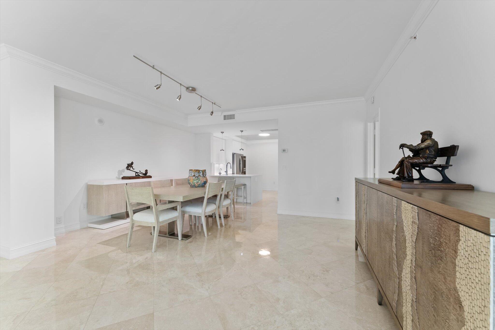 550 Southeast Mizner Boulevard, Unit B206 Boca Raton, FL 33432 - Photo 20 of 65 a dining room with furniture and a chandelier