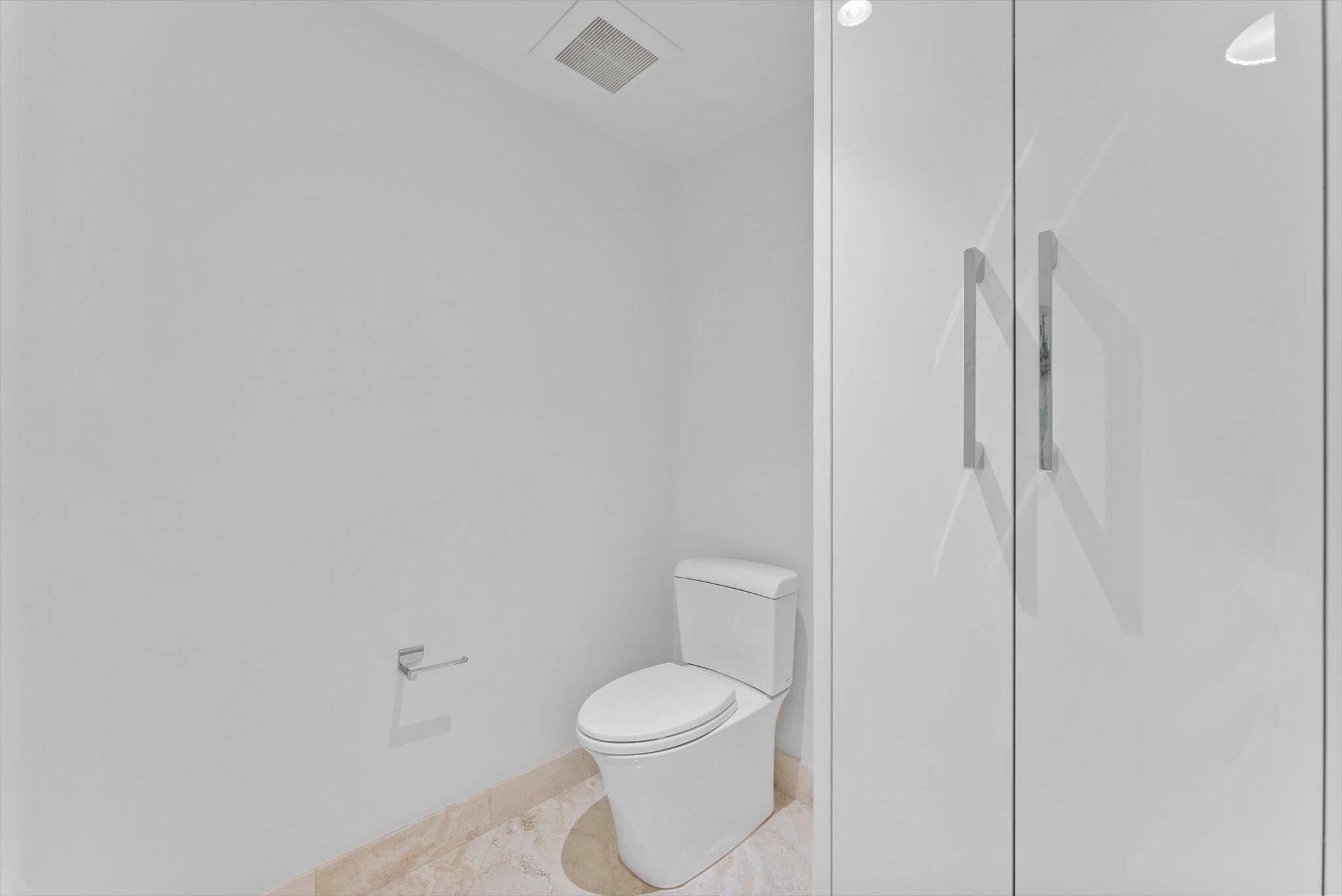 550 Southeast Mizner Boulevard, Unit B206 Boca Raton, FL 33432 - Photo 34 of 65 a white toilet sitting next to a shower