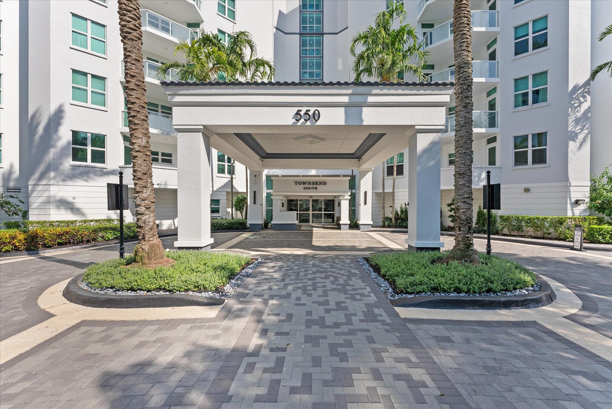 550 Southeast Mizner Boulevard, Unit B206 Boca Raton, FL 33432 - Photo 4 of 65 front view of a building