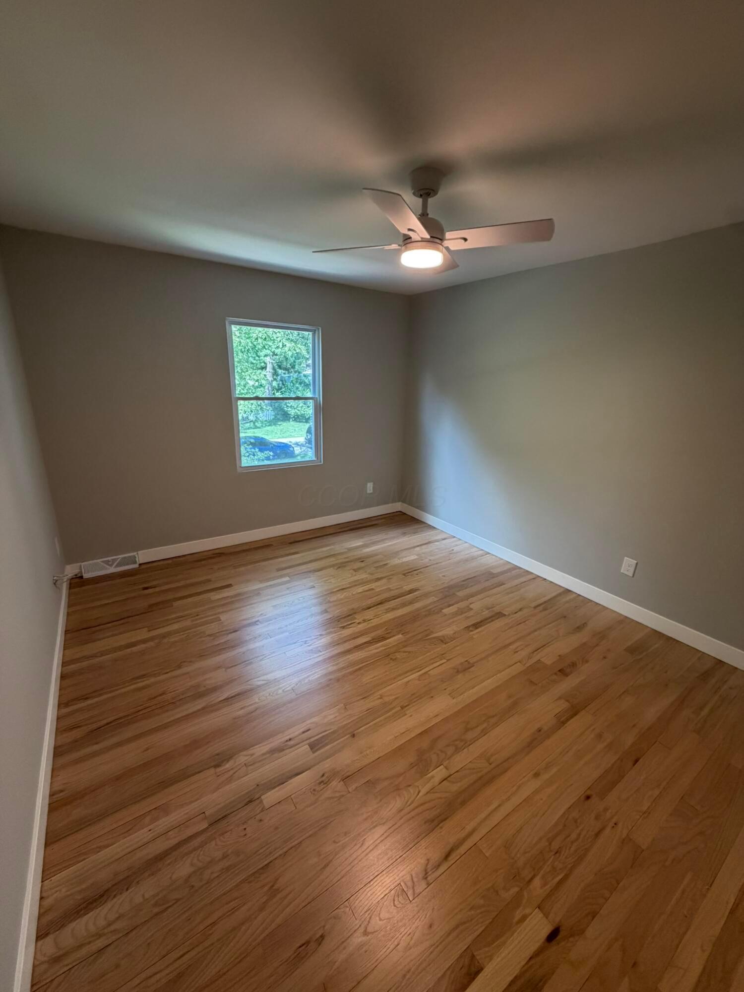 957 Old Farm Road Columbus, OH 43213 - Photo 32 of 35 Bedroom 3