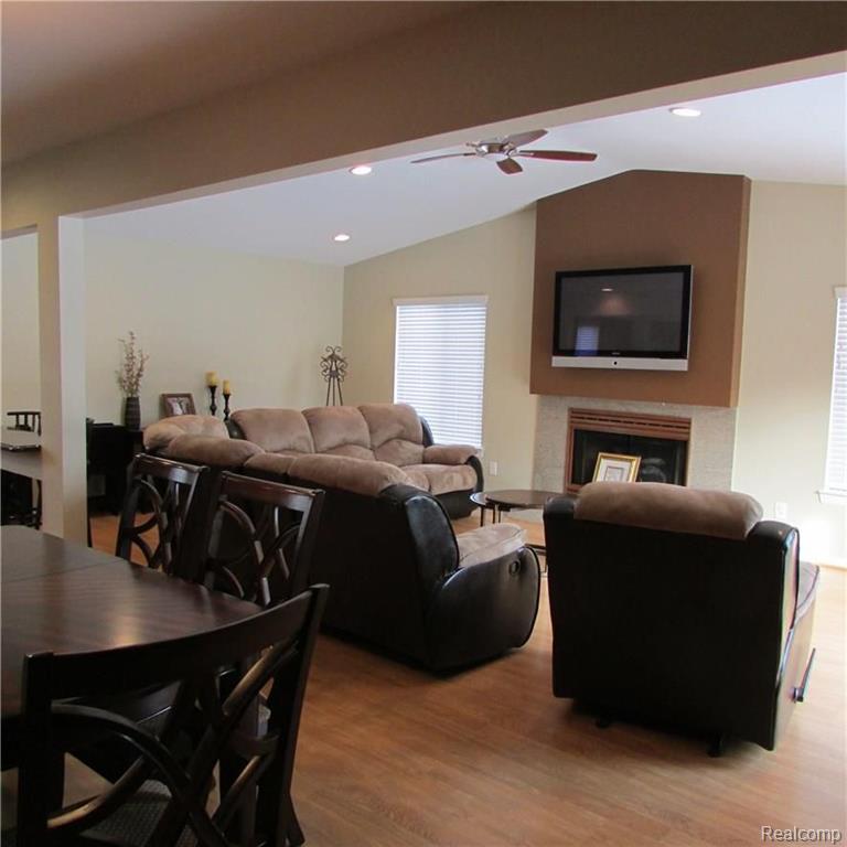 814 Francis Street Rochester Hills, MI 48307 - Photo 12 of 23