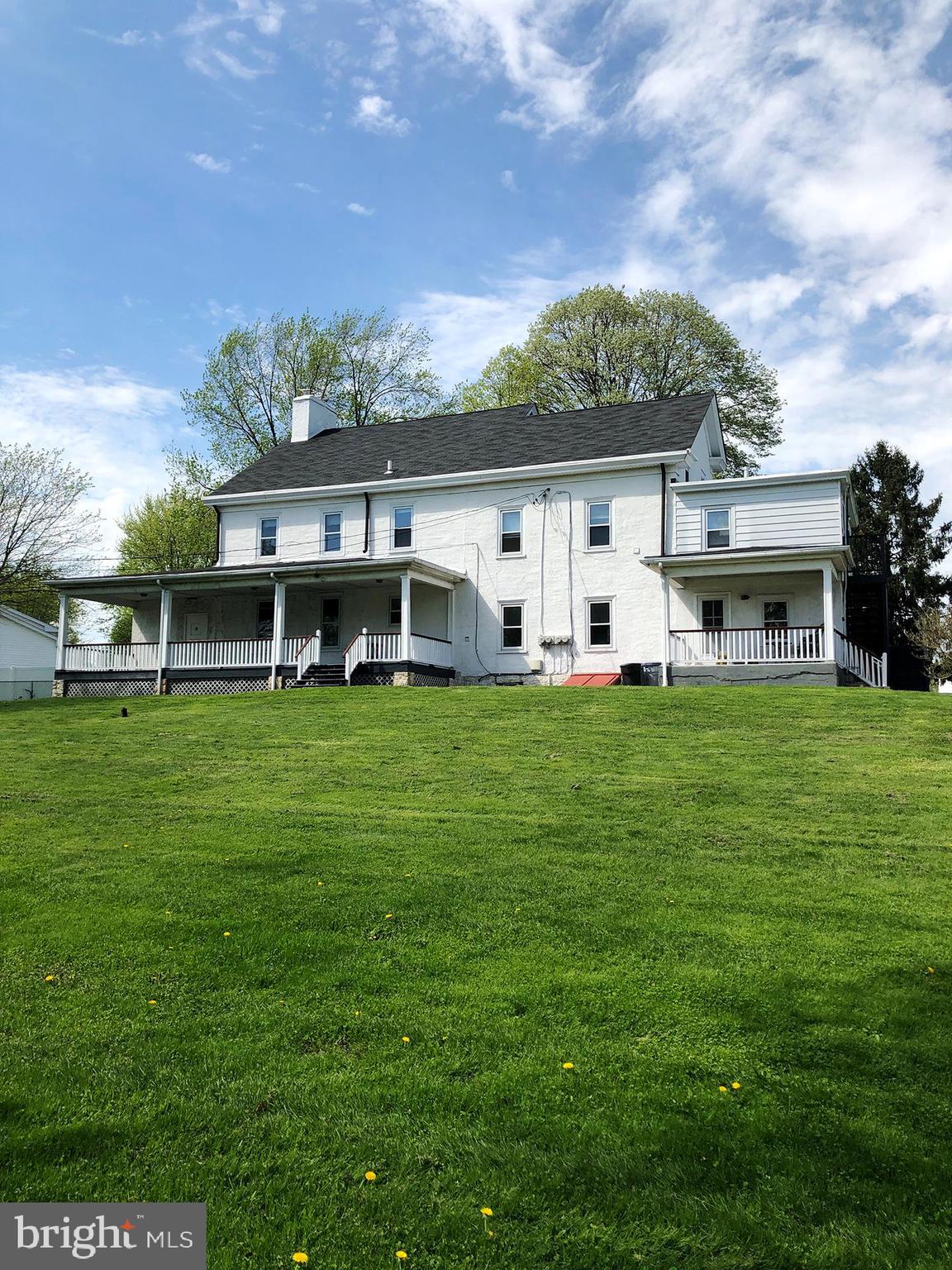 401 McGlynn Road Warminster, PA 18974 - Photo 2 of 25 Exterior Back