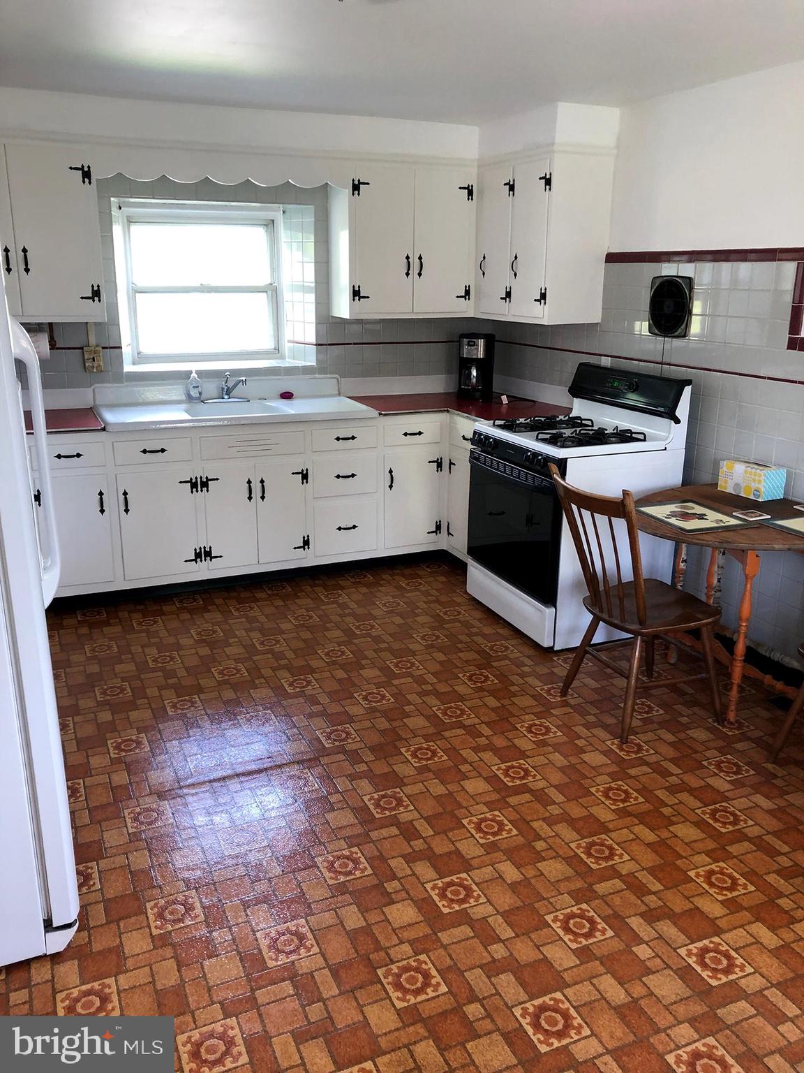 401 McGlynn Road Warminster, PA 18974 - Photo 15 of 25 Kitchen