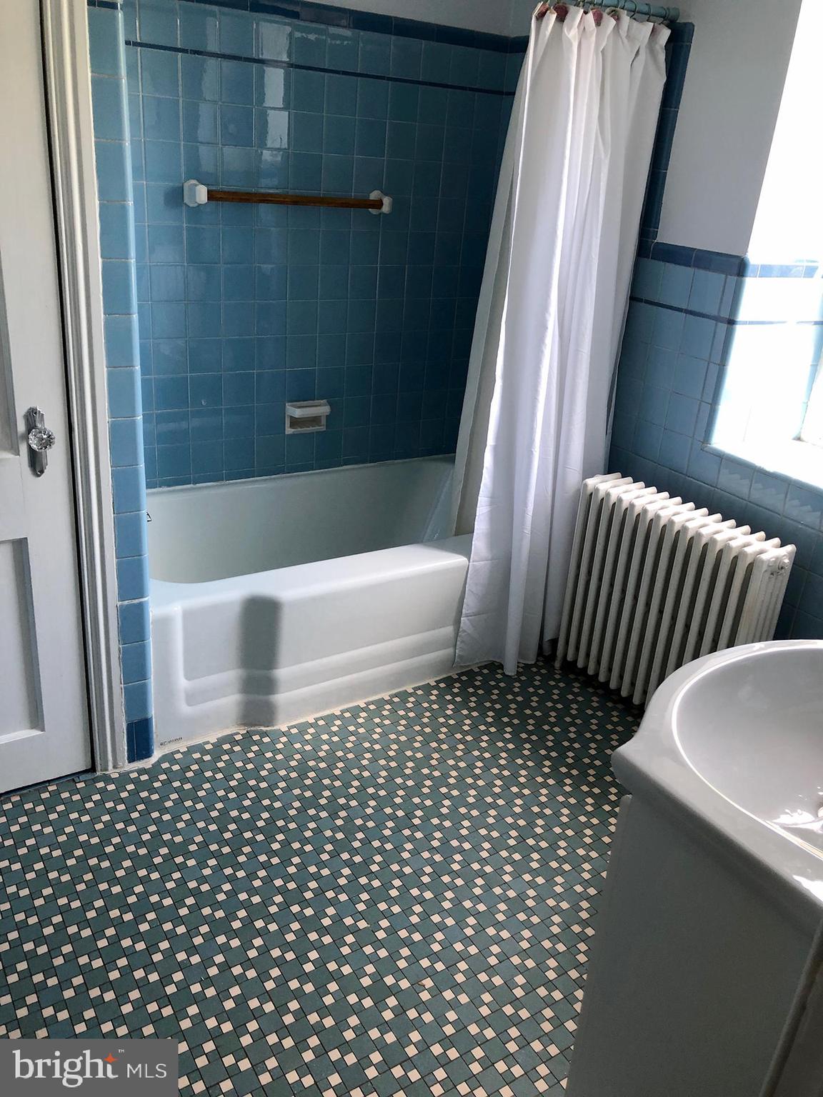 401 McGlynn Road Warminster, PA 18974 - Photo 18 of 25 Bath