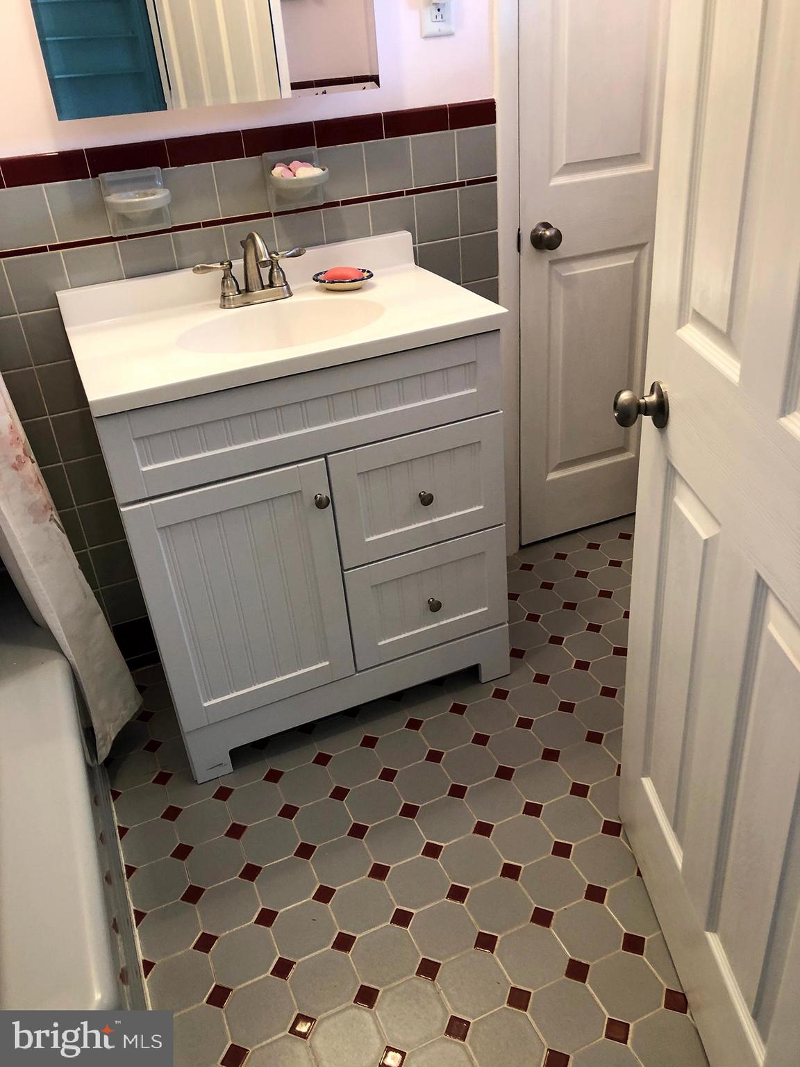 401 McGlynn Road Warminster, PA 18974 - Photo 19 of 25 Bath