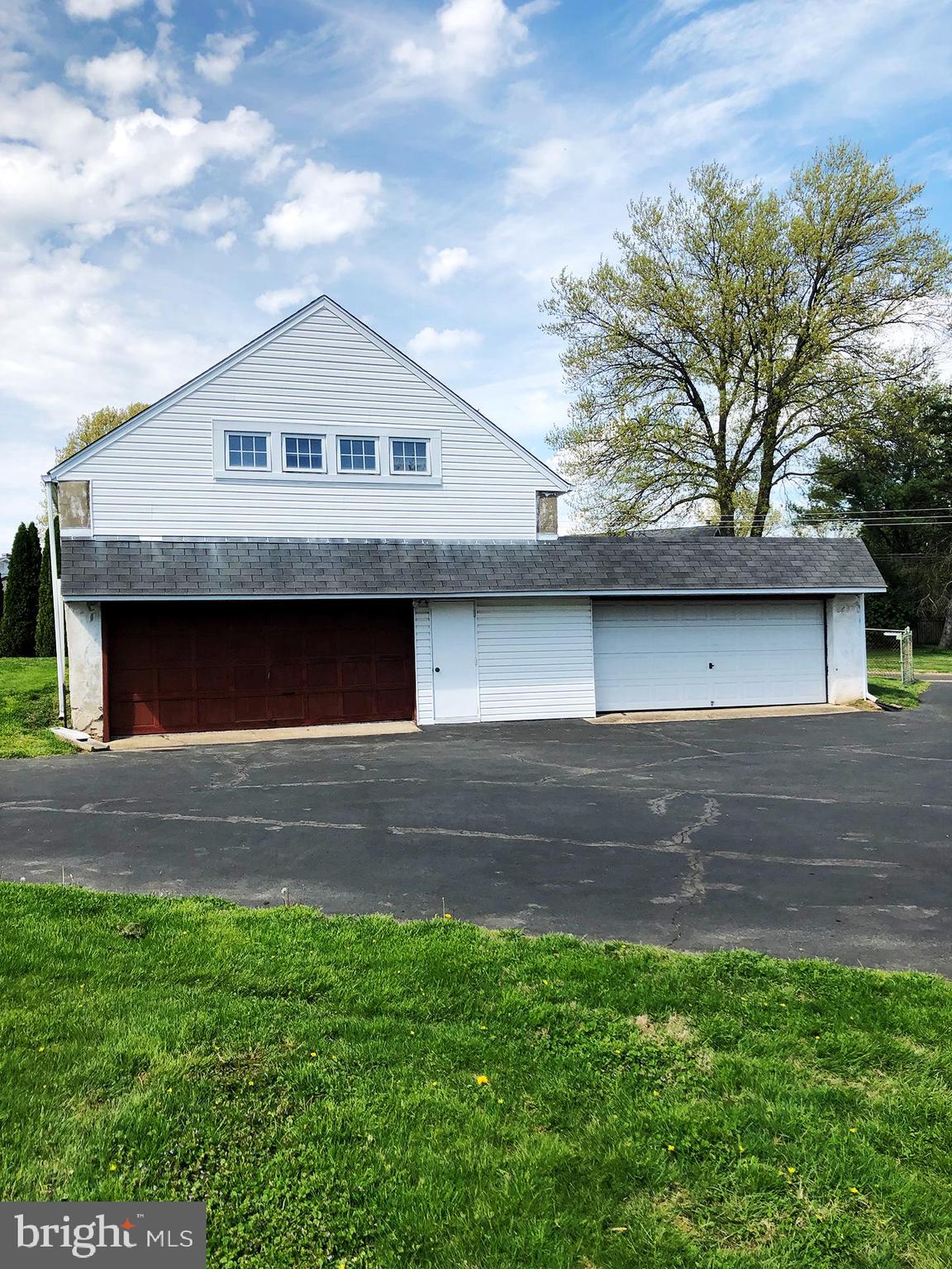 401 McGlynn Road Warminster, PA 18974 - Photo 3 of 25 Main Barn with Garages