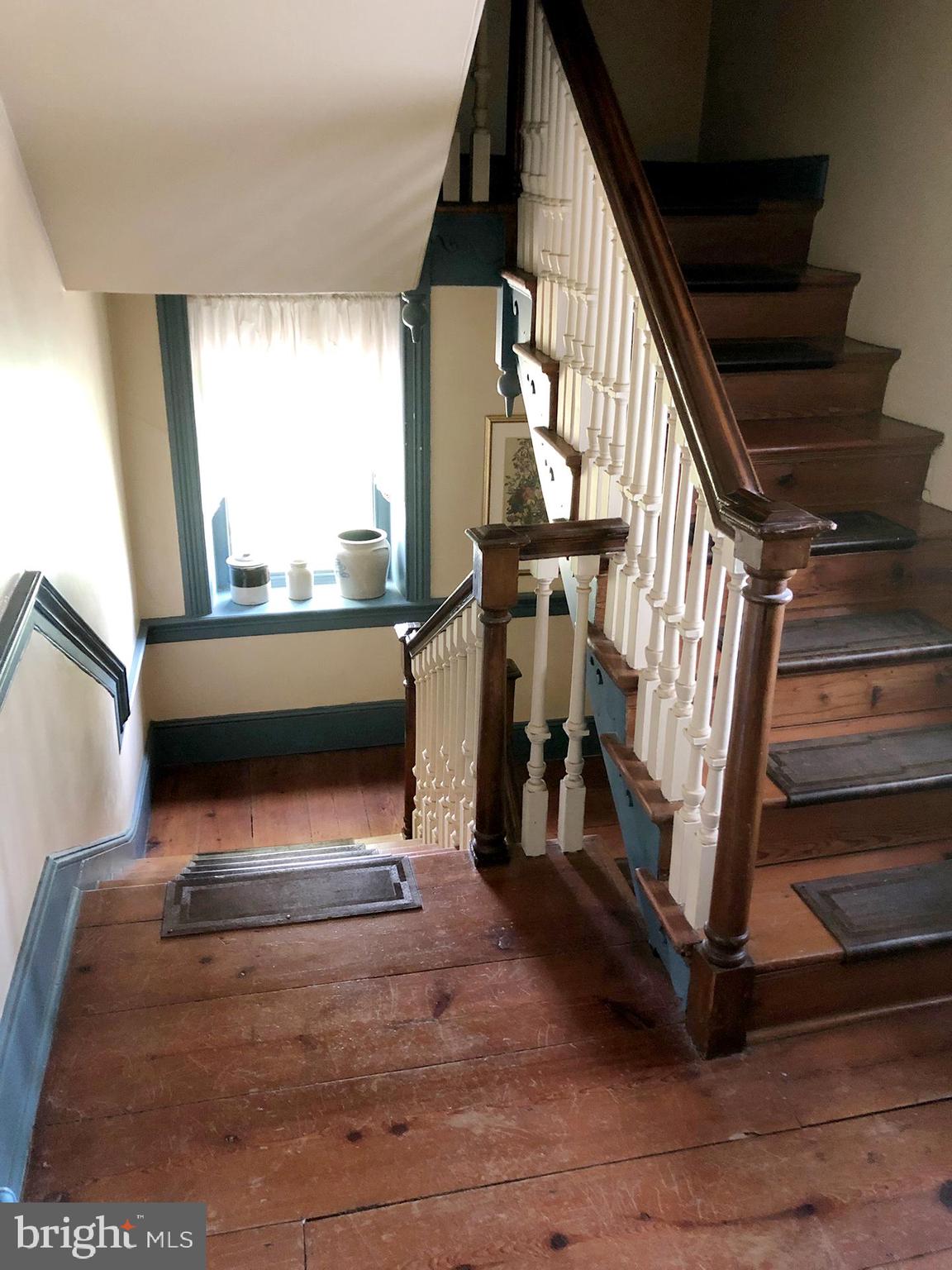 401 McGlynn Road Warminster, PA 18974 - Photo 9 of 25 Foyer