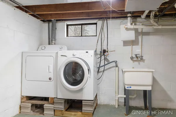 $315,000 | 7708 Hazel Drive, Jenison, MI 49428