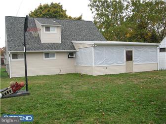 17 Canna Road Levittown, PA 19057 - Photo 2 of 19 Exterior Back
