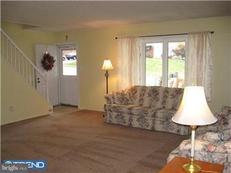 17 Canna Road Levittown, PA 19057 - Photo 4 of 19 Living Room