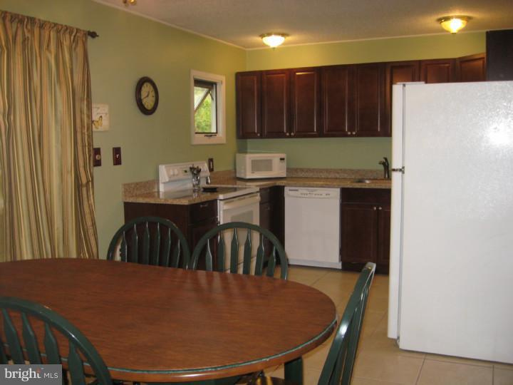 17 Canna Road Levittown, PA 19057 - Photo 7 of 19 Kitchen