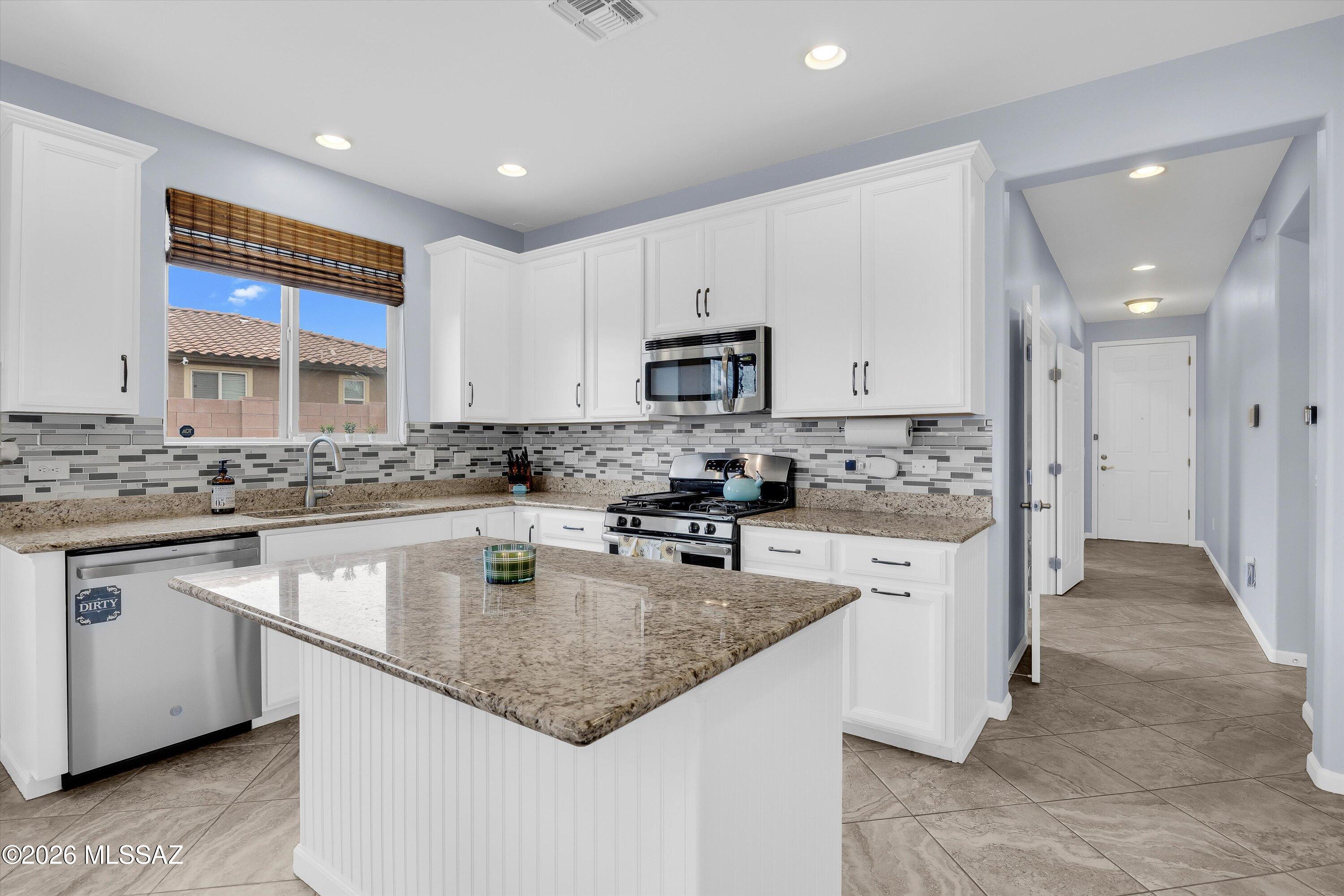 38754 South Running Roses Lane Tucson, AZ 85739 - Photo 2 of 46 15-Kitchen
