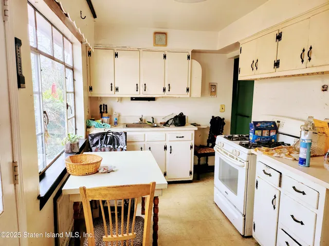 $849,900 | 17 Carolina Place | Westerleigh