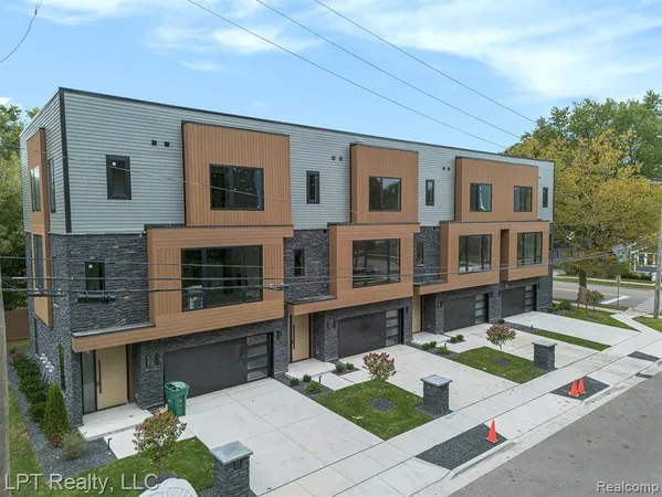 $819,000 | 525 Walnut Street, Howell, MI 48843