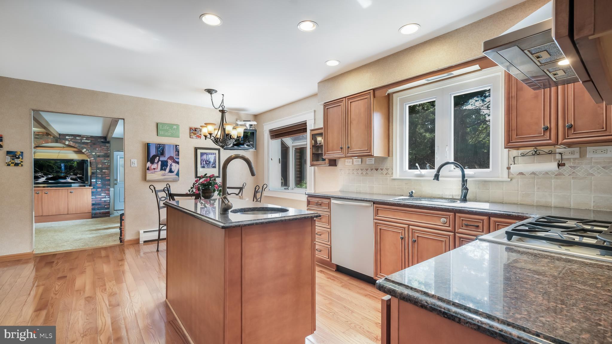 1254 Leedom Road Huntingdon Valley, PA 19006 - Photo 10 of 35 Granite countertops