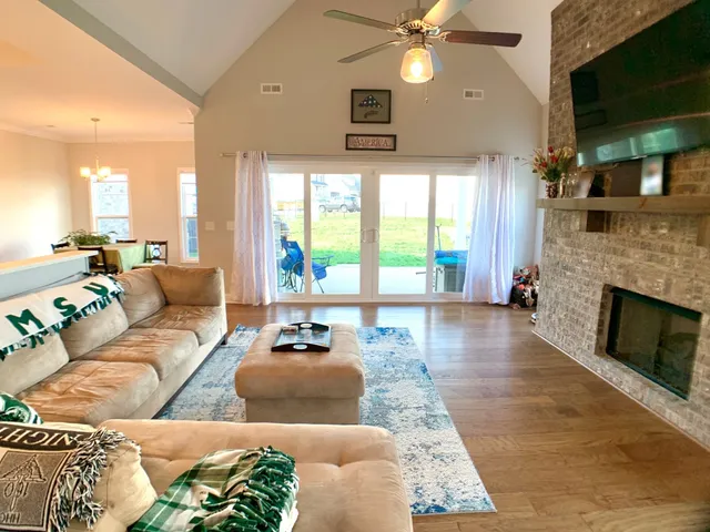 $2,700 | 585 Dexter Drive, Clarksville, TN 37043