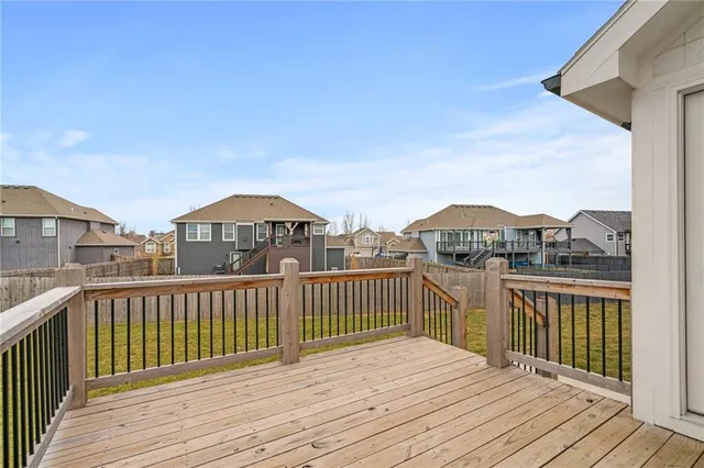 $390,000 | 949 North Cottonwood Court, Tonganoxie, KS 66086