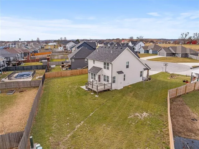 $390,000 | 949 North Cottonwood Court, Tonganoxie, KS 66086