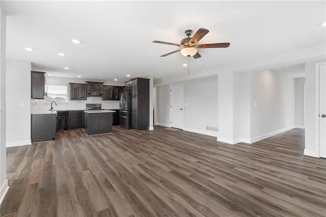 $390,000 | 949 North Cottonwood Court, Tonganoxie, KS 66086