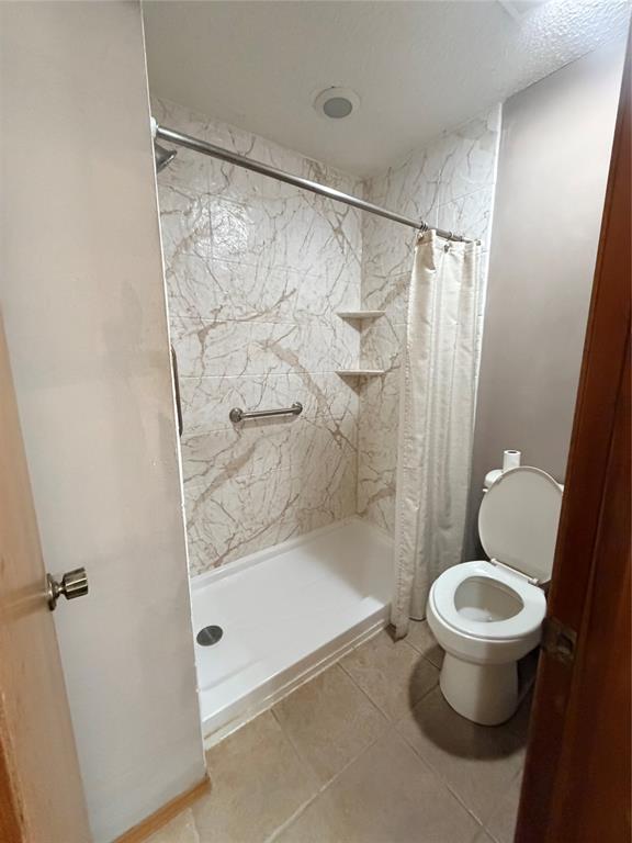 3472 North Masch Branch Road Denton, TX 76249 - Photo 7 of 17 a bathroom with a shower and a toilet