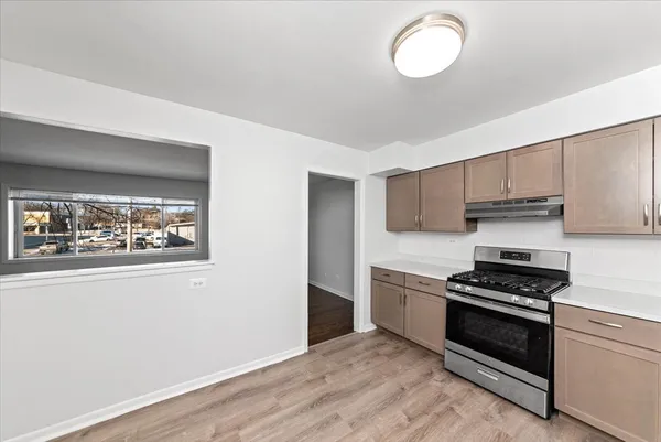 $1,450 | 600 McKinley Avenue, Unit 210, Mundelein, IL 60060