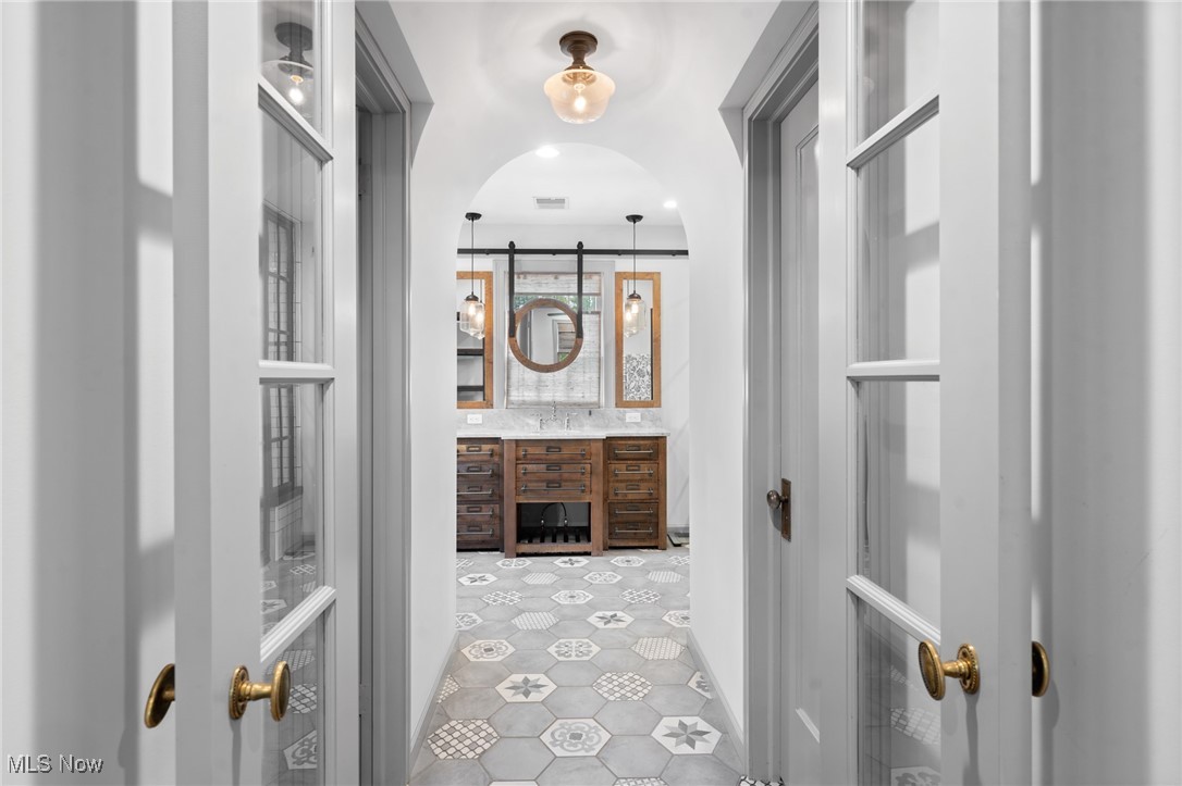15805 Chadbourne Road Cleveland, OH 44120 - Photo 22 of 48 Gallery Image 22