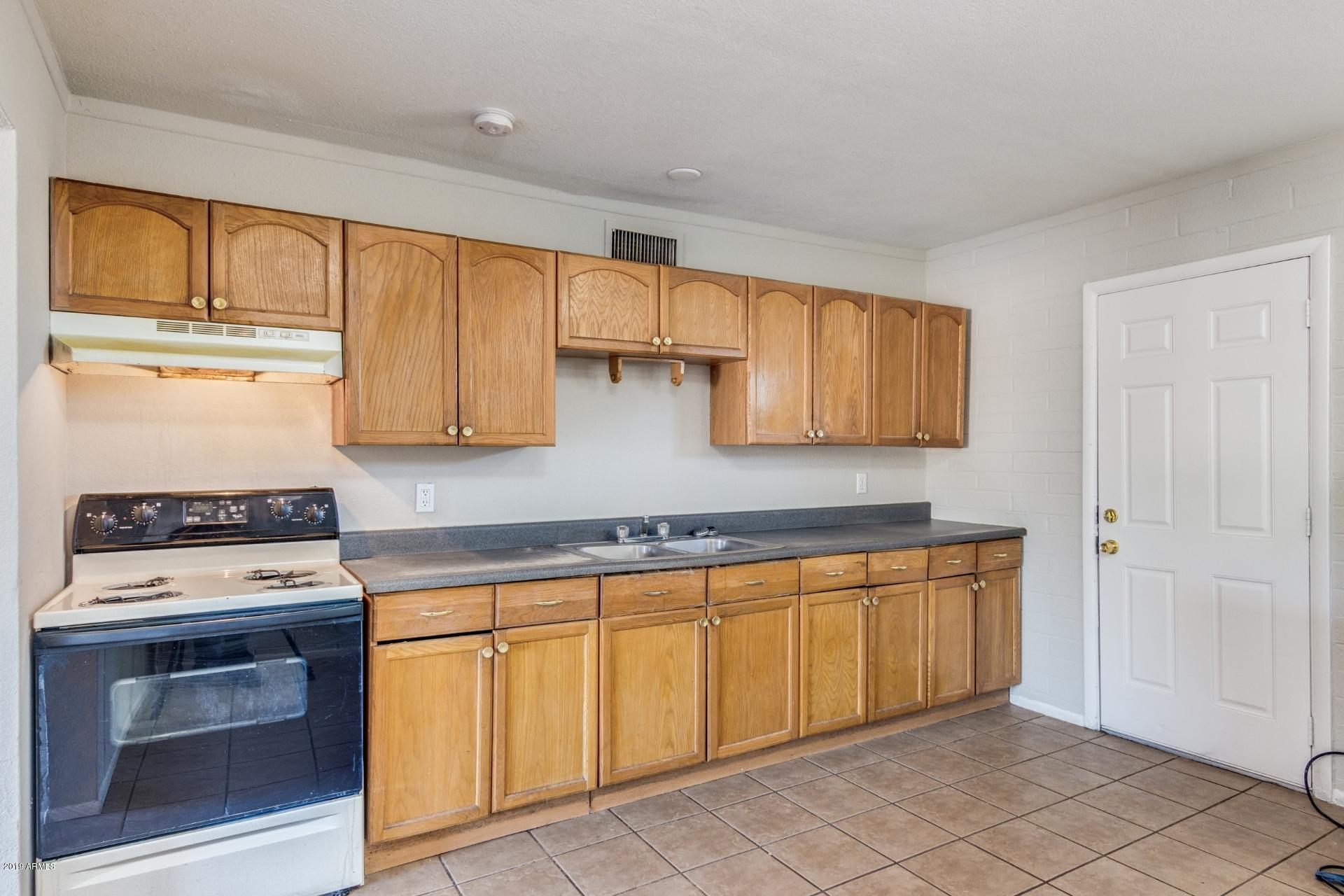 1827 West Vineyard Road Phoenix, AZ 85041 - Photo 5 of 21 0006-Vineyard (6)