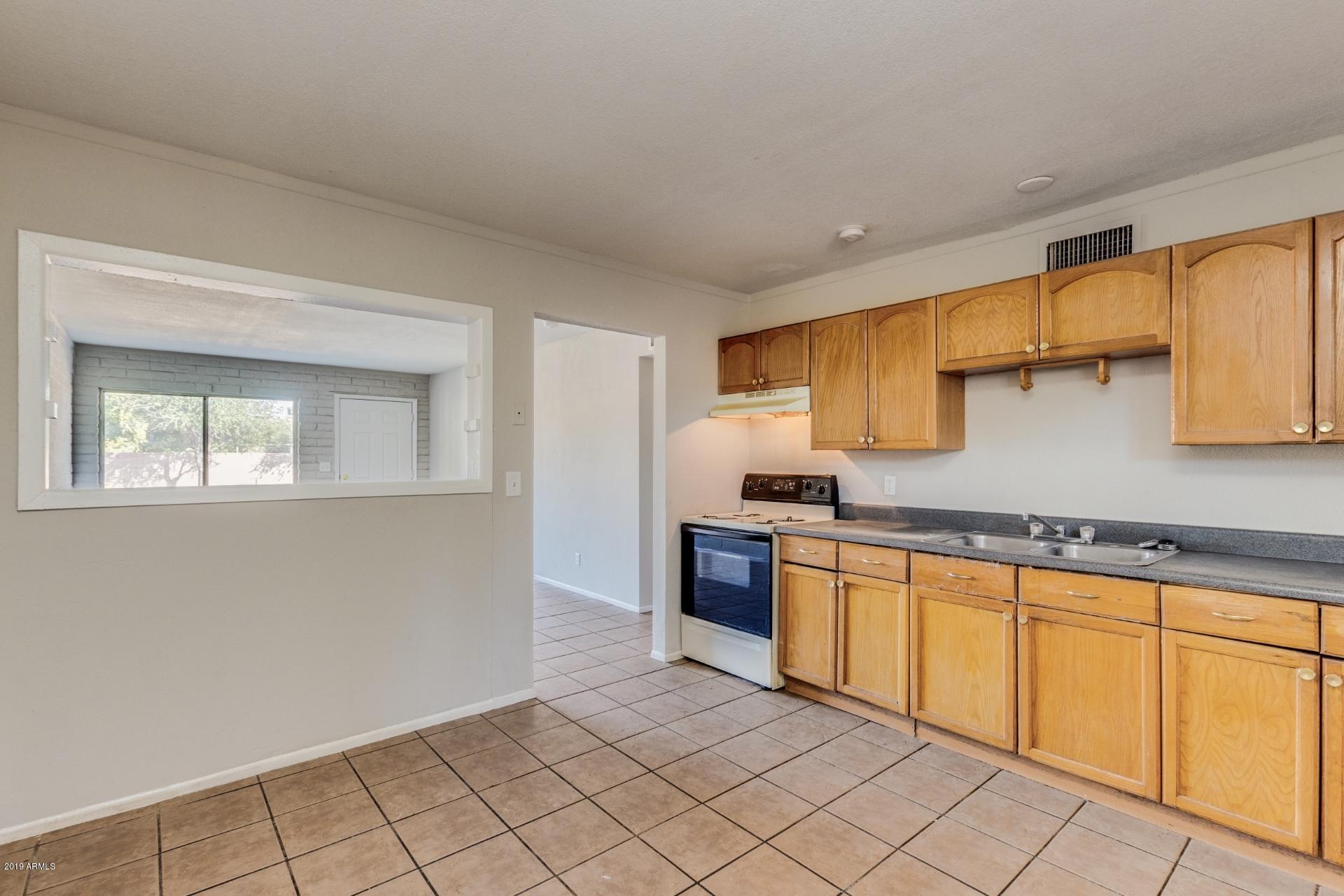 1827 West Vineyard Road Phoenix, AZ 85041 - Photo 6 of 21 0007-Vineyard (7)