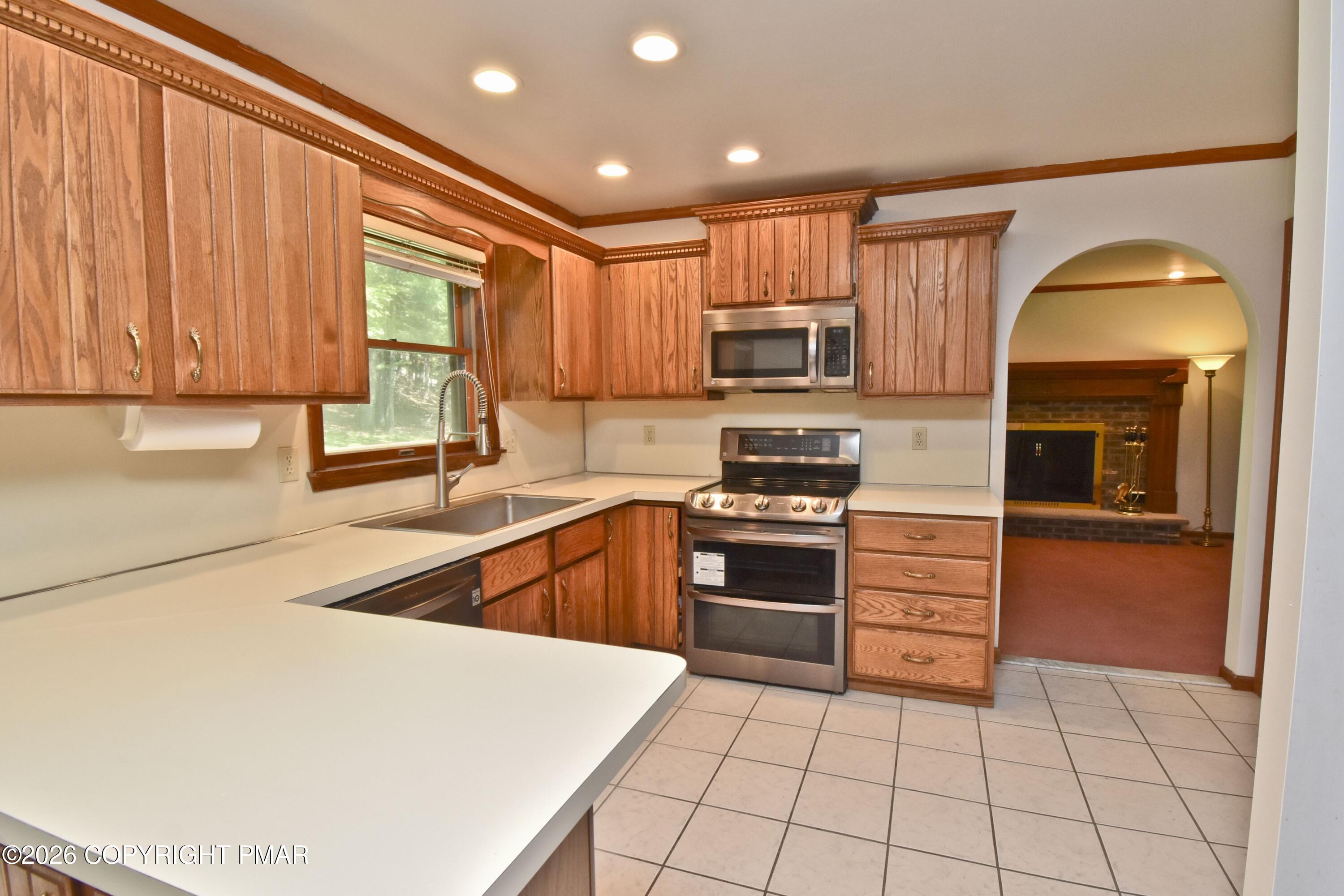 1220 Kroucher Road Stroudsburg, PA 18360 - Photo 14 of 57 4 Kitchen (5)