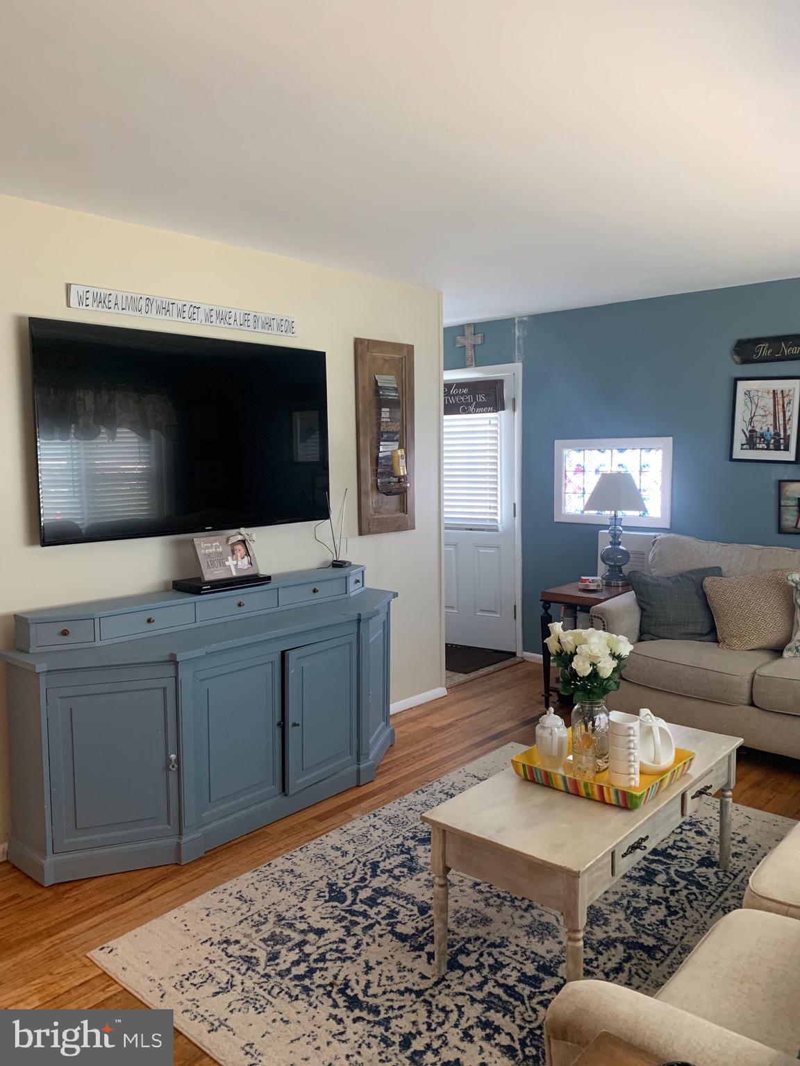 206 Embleton Road Owings Mills, MD 21117 - Photo 3 of 29 Living room