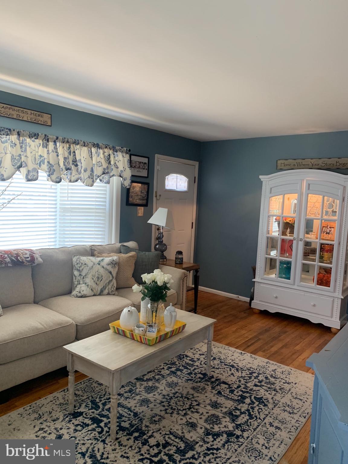 206 Embleton Road Owings Mills, MD 21117 - Photo 6 of 29 Living room