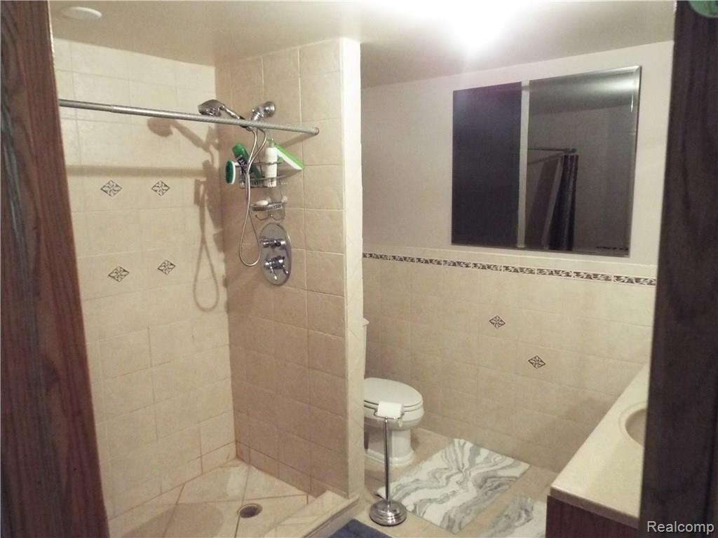 5375 Bullard Road Fenton, MI 48430 - Photo 37 of 43 Bathroom 2 with walk in shower