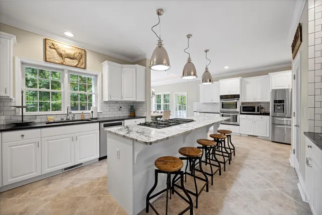 $999,999 | 2168 Bluff View Drive, Dunlap, TN 37327