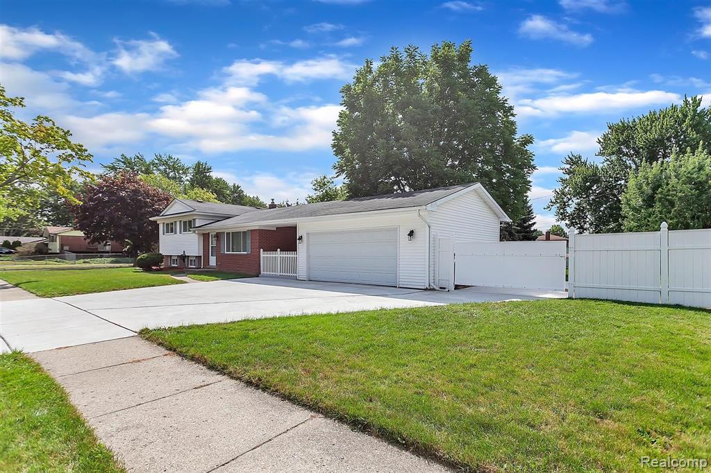 12062 Racine Road Warren, MI 48093 - Photo 4 of 46