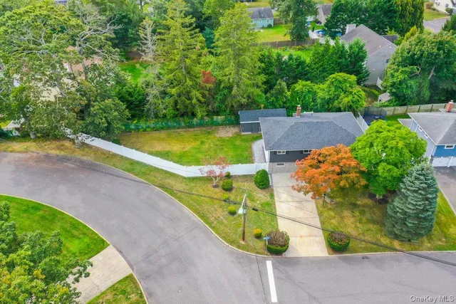 $999,999 | 22 Brian Drive, East Islip, NY 11730