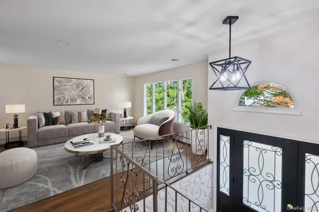 $999,999 | 22 Brian Drive, East Islip, NY 11730