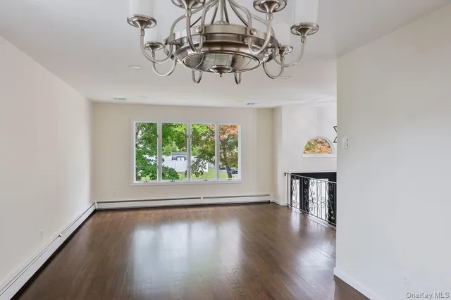 $999,999 | 22 Brian Drive, East Islip, NY 11730