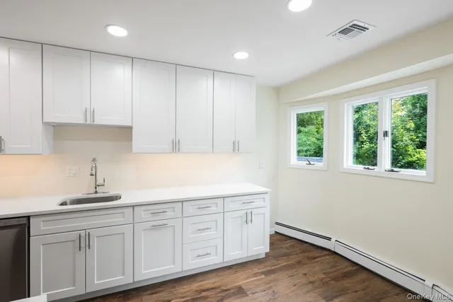 $999,999 | 22 Brian Drive, East Islip, NY 11730